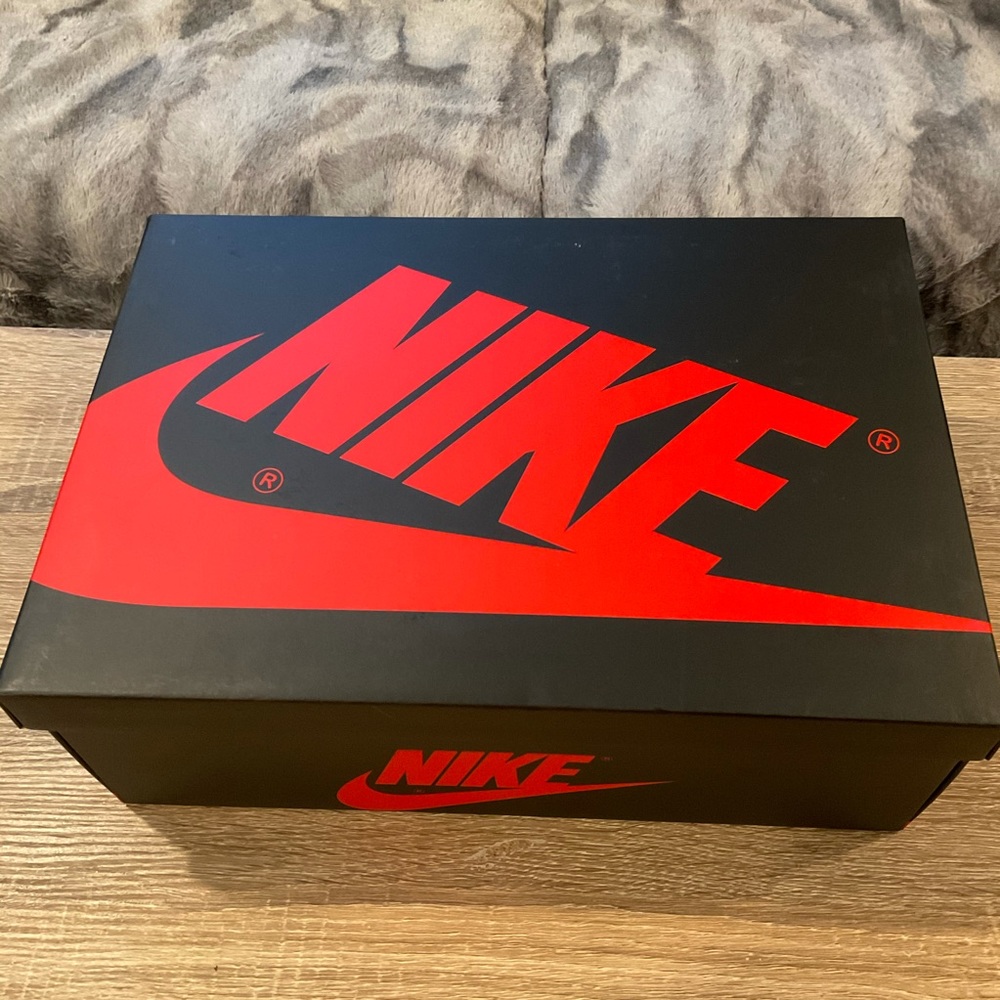 AIR JORDAN 1 OG HIGH MENS VOLT - Picture 5 of 6